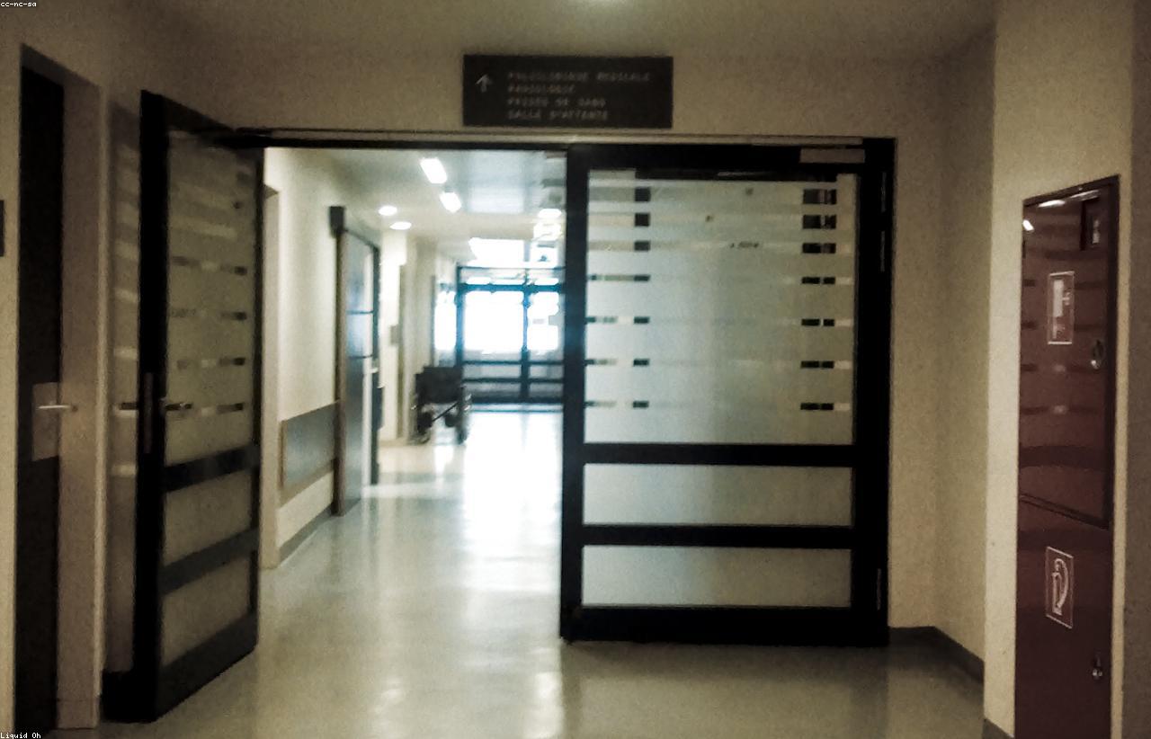 Corredor de atendimento clínico